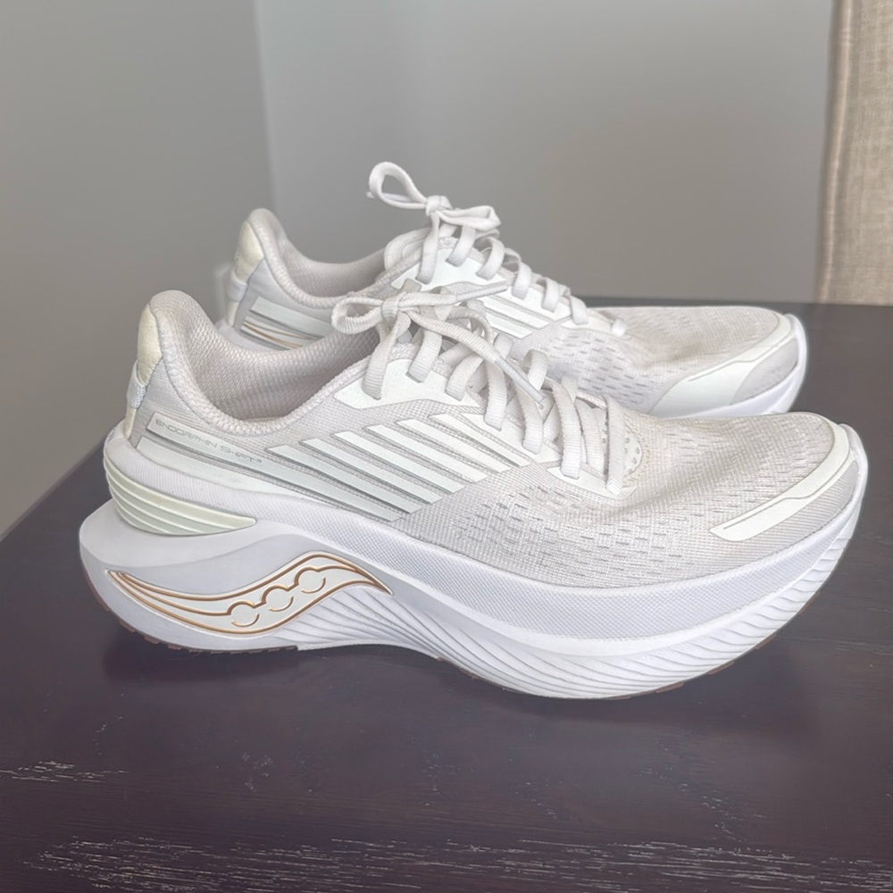 Saucony endorphin shift size 7 women’s running shoe